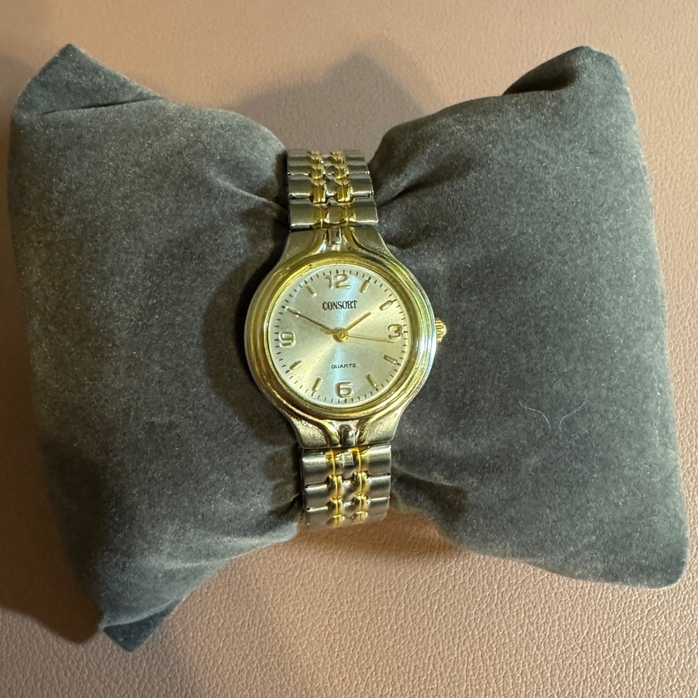 Vintage Consort Strech Two Tone Women's Watch